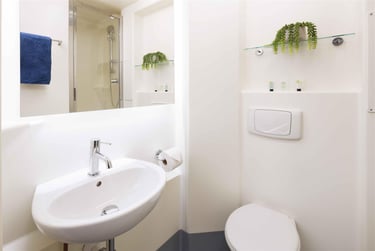 1 bed studio, Calton Road, Holyrood, Edinburgh, EH88DP - Image 7